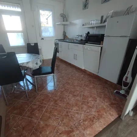 Var-lak Apartment